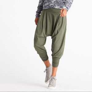 NWT Lucy Get It Together Capris